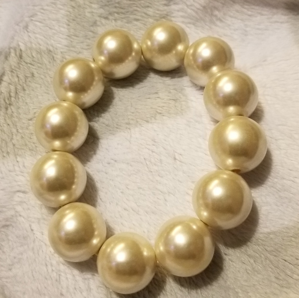 Pearl bracelet and necklaces